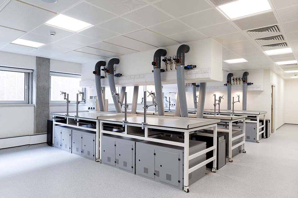 Neus laboratory - workshop equipment, only workbenches with extraction equipment