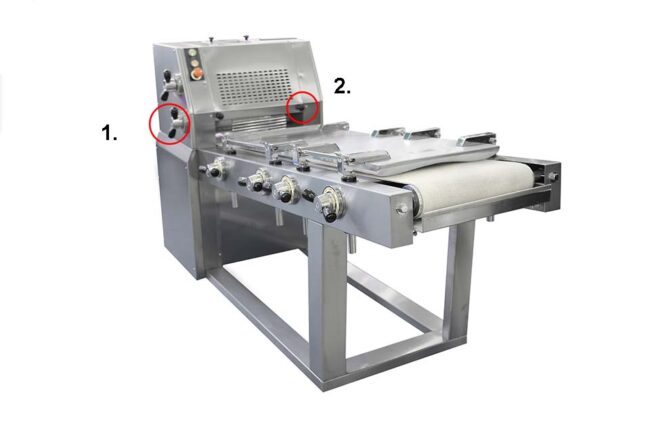 Professional baking machine with conveyor belt, with star knobs and handles for the food industry