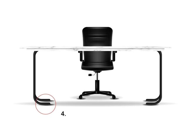 Puristischer Schreibtisch mit schwarzem Bürostuhl mit Justierfüßen, auf weißem Hintergrund