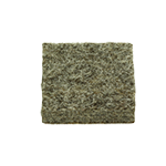 Die Abbildung zeigt ein quadratisches graumeliertes Filzplättchen.